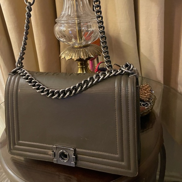 Authentic Chanel, please check all picture of condition - Picture 3 of 17